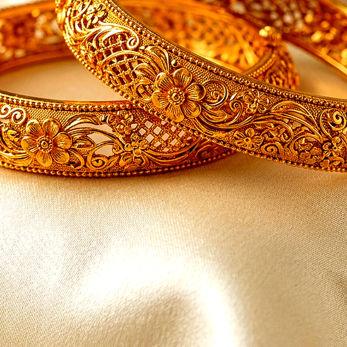 1-Gram Gold Rope-Twist Spiral Bangles - Macro Detail View